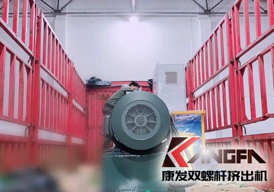 發(fā)貨速遞|公司新一批雙螺桿擠出機(jī)設(shè)備細(xì)心打包、裝車進(jìn)行發(fā)貨 