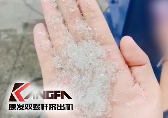 康發(fā)雙螺桿擠出機(jī)在先行先試中搶占先機(jī)，以更加飽滿的精神狀態(tài)、更大的創(chuàng)新勇氣，奮發(fā)進(jìn)取，走出一條科學(xué)發(fā)展、跨越趕超的先行之路。