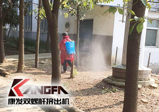 沒有一場疫情不可戰(zhàn)勝！凝心聚力，共克時艱，康發(fā)雙螺桿擠出機(jī)在行動，全廠實現(xiàn)全方位消毒！