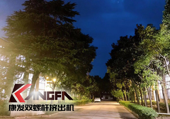 花園式廠區(qū)、綠樹(shù)成蔭、鳥(niǎo)語(yǔ)花香。原來(lái)的廠區(qū)的夜景是如此的美麗！