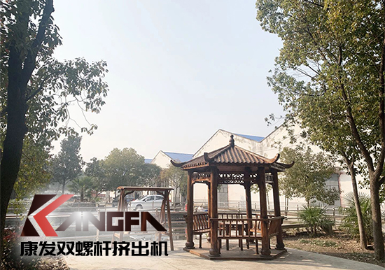 康發(fā)雙螺桿擠出機(jī)工廠“辭舊迎新”,期待公司添新裝、換新貌、進(jìn)軍新領(lǐng)域