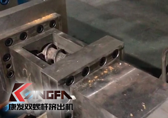 提升機(jī)筒耐磨及耐腐蝕性！康發(fā)雙螺桿擠出機(jī)設(shè)備舊機(jī)筒更換視頻