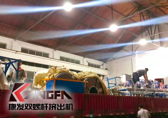 總裝車間：眾志成城齊奮戰(zhàn) 全力以赴保發(fā)貨 確保雙螺桿擠出機(jī)設(shè)備按期交付至顧客手中。
