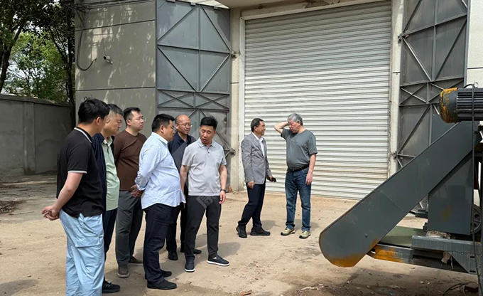 中石化相關(guān)公司、康發(fā)雙螺桿造粒機(jī)與新疆鵬安能源科技有限責(zé)任就關(guān)于廢塑料分選技術(shù)合作洽談