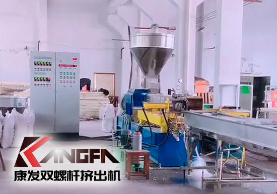 熔噴料雙螺桿擠出造粒機組設(shè)備視頻，日產(chǎn)量可達(dá)800萬只口罩用原料，熔脂可達(dá)1400-1600